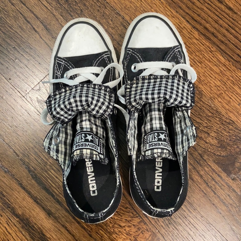 Women’s black converse double tongue sneakers